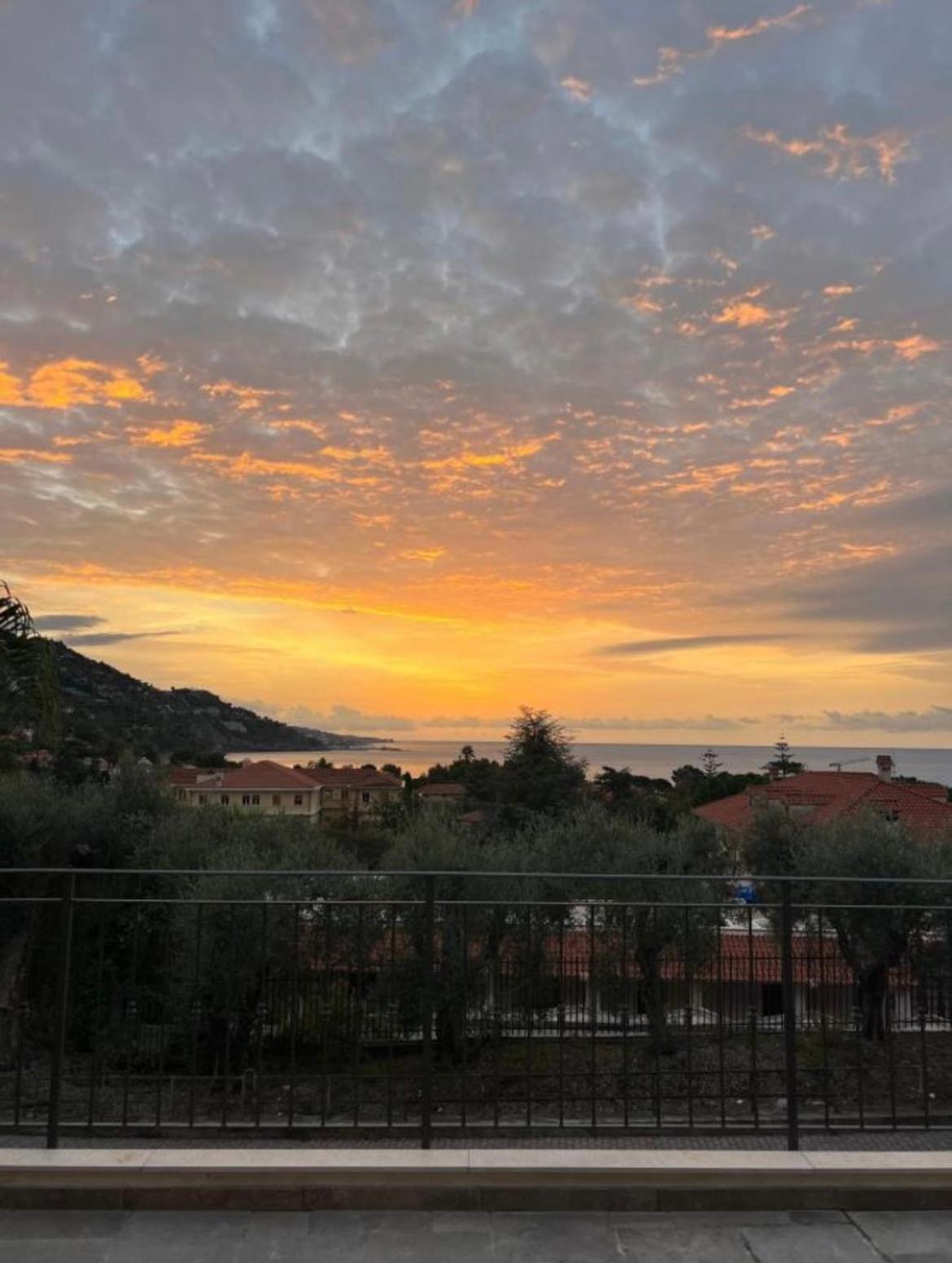 Apartamento Corso Montecarlo Ventimiglia Exterior foto